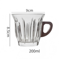 Ensemble de tasses à café blanc plat exquises en verre, tasses à expresso et à latte avec base en bois de noyer pour un usage domestique