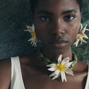 Personalizado al por mayor de moda de lujo conjunto de joyería de doble pila de flores blancas estambres flor grande pendientes Collar Choke pulsera - Product Image 1