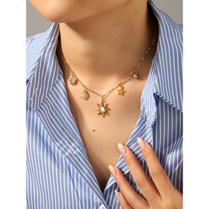 Colliers tendance et créatifs en acier inoxydable plaqué or véritable 18 carats avec pendentifs géométriques Lune, Étoile, Soleil pour filles, résistants au ternissement - Product Image 1