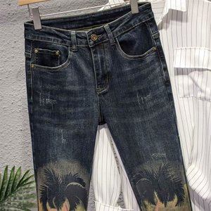 Pantalones vaqueros de mezclilla para hombre con costuras detalladas y efecto desgastado, proveedor Grudge - Product Image 3