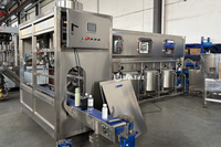 Machine de remplissage d'eau potable automatique fiable à petite échelle pour bouteilles de 5 gallons (19 litres)