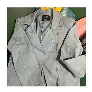 <span class=keywords><strong>Manteau</strong></span> en cuir d'occasion C10 pour femmes et hommes en bon état - Product Image 5