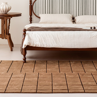 Cadre de lit souple en bois massif traditionnel avec tête de lit rembourrée en tissu rayé, lit plateforme confortable et durable pour un style rétro