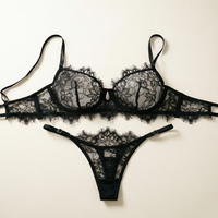 Ensemble de lingerie en dentelle noire avec soutien-gorge demi-bonnet à armatures et culotte string ajourée, personnalisable avec marque privée, pour femmes, vente en gros