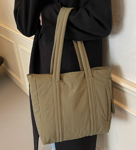Sac fourre-tout matelassé léger et moelleux sur mesure, grande capacité, sac à bandoulière matelassé pour usage quotidien féminin – Vente en gros directe usine - Product Image 6