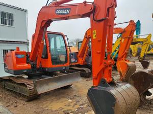 Mini-excavatrice sur chenilles d'occasion Doosan DX75 modèle 2020, 7,4 tonnes, haute puissance, moteur hydraulique 65 kW, boîte de vitesses, pompe à engrenages - Product Image 2