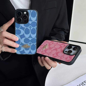 La custodia per telefono in pelle di alta gamma è completamente rivestita con finiture sui bordi. - Product Image 3