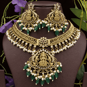 Parure de collier ras-du-cou et boucles d'oreilles en laiton plaqué or antique, motif Déesse Lakshmi, avec perles vertes, bijoux de mariée pour mariage - Product Image 2