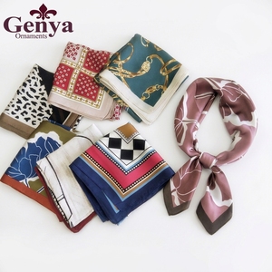 Nuovi Arrivi Genya: <span class=keywords><strong>Bandana</strong></span> Quadrata Stampata 70*70cm in Poliestere, Foulard Decorativo, <span class=keywords><strong>Bandana</strong></span> per <span class=keywords><strong>Capelli</strong></span> da Donna - Product Image 1