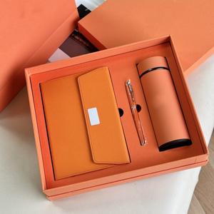 Set de Regalo Corporativo para Empleados y Ejecutivos: Cuaderno A5 con Bolígrafo y Termo, Venta al Por Mayor - Product Image 2