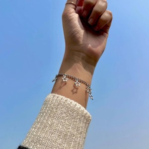 สร้อยข้อมือรูปดาว โลหะผสม สไตล์เกาหลี สดใส หวาน น่ารัก เครื่องประดับมือ ดีไซน์รูปดาวห้าแฉก ฤดูร้อน 2023 - Product Image 1