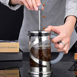 เครื่องชงกาแฟแบบกดฝรั่งเศสสีดำ ขนาด 1000 มล. แก้วโบโรซิลิเกตคุณภาพสูง พกพาสะดวก พร้อมโลโก้สั่งทำได้ ดีไซน์ทันสมัยเรียบง่าย วัสดุ PP ใหม่ - Product Image 4