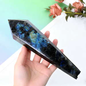 Punta di Cristallo di Labradorite Blu Naturale Lucidata a Mano per Meditazione e Guarigione - Product Image 1