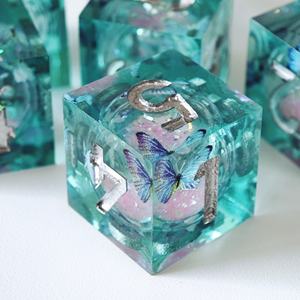 MINI PLANET Vente en gros de dés D6 personnalisés à cœur liquide en forme de papillon, dés à 6 faces faits à la main pour les jeux de rôle sur plateau, accessoires DND D6, cadeau - Product Image 3