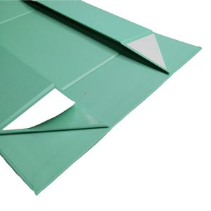 ขนาดใหญ่โลโก้ที่กําหนดเองคุณภาพสูงกล่องของขวัญแข็งบรรจุภัณฑ์เสื้อผ้ากล่องพับได้พร้อมเข็มขัดริบบิ้น - Product Image 6