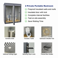 Unité de toilettes mobiles préfabriquées modernes à double cabine, écologiques, durables et portables pour événements extérieurs, chantiers de construction, parcs et espaces publics