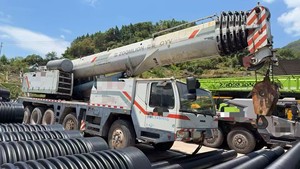 Truck Crane <b>Used</b> <b>Machinery</b> Zoomlion 90 Ton 2010 Model 56m Lifting Height Weichai Engine Motor Gearbox Pump Good Condition China - Product Image 3