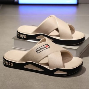 Chenxiaomo Tongs à bout ouvert en PVC à semelle souple pour hommes, nouveau style d'été, plage extérieure, grande taille, respirantes, fabriquées en Chine, modèle QY-5577 - Product Image 1
