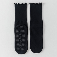Chaussettes de yoga, pilates, barre et danse personnalisées avec grip antidérapant en silicone et bordure à volants, en coton tricoté respirant, vente en gros