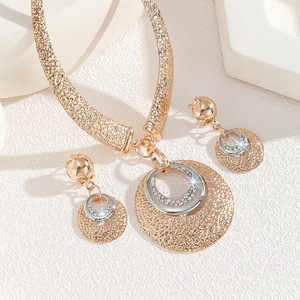 European American Hot Sale Gold Zinc Alloy Inlaid White Rhinestone Double-Ring Heart-Shaped Wedding Necklace Earrings Set Women - Product Image 4