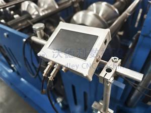 Machine de formage à rouleaux pour panneaux de protection à grande vitesse Wadley, avec commande PLC, découpe hydraulique automatique et longue durée de vie - Product Image 5