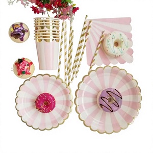 Hohle Papier-Schneeflocken-Fächer Faltbare Rosetten Hängende Ornamente Feiertags-Festival-Party-Dekoration - Product Image 1