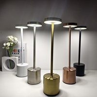 Lampe de table en forme de I, rechargeable, créative, en métal, lumière d'ambiance USB pour chambre à coucher, chevet et salon