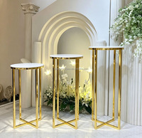 Décorations et accessoires en gros pour mariages et anniversaires : Présentoirs à gâteaux et centres de table pour tables de mariage et fêtes.