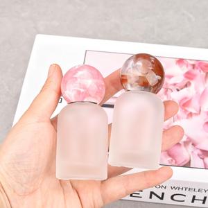 Atomizador de perfume vacío de alta calidad de 30 ml y 50 ml, portátil, recargable, con tapa de rosca, para uso diario y al aire libre. - Product Image 3