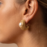 Boucles d'oreilles rétro en métal texturé en forme de C, imitation perle, anti-transpiration, style vintage, pour femme, cadeau, usage quotidien ou soirée