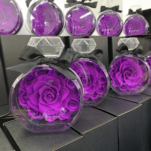 Lovebay Vente en gros <span class=keywords><strong>de</strong></span> fleurs préservées Cadeau pour la fête des mères pour femmes Rose éternelle réelle à longue durée <span class=keywords><strong>de</strong></span> vie Bouteille <span class=keywords><strong>de</strong></span> parfum en acrylique Roses préservées - Product Image 6