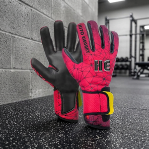 ถุงมือผู้รักษาประตูแบบสั่งทำพิเศษ สีแดงและสีดำ พร้อมยางลาเท็กซ์ Super Grip หนา 4 มม. แบบ Negative Cut - Product Image 2