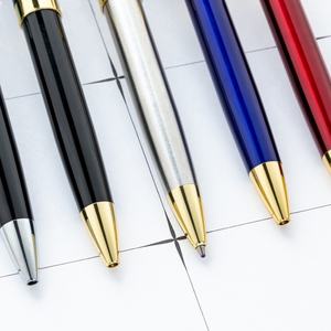 ผู้ผลิตจัดหา<span class=keywords><strong>ป</strong></span>ากกาลูกลื่นแบบหมุนได้ ขนาด 1.0 มม. คุณภาพพรีเมียม หลายสี สำหรับธุรกิจ พิมพ์โลโก้ได้ ใช้เขียนในสำนักงาน - Product Image 3