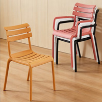 Chaises en plastique modernes et minimalistes multifonctionnelles pour la maison, chaises de salle à manger, chaises pour cafés, salons de thé, chaises de patio extérieures