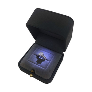 Caja de Joyería de Diseño Redondeado con Luz LED, Caja de Regalo para Anillos, Venta al Por Mayor - Product Image 2