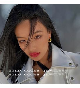 ต่างหูเพชรทรงเจ้าหญิงสำหรับผู้หญิง เงินแท้ S925 ชุบทอง ดีไซน์เรขาคณิต ทันสมัย เหมาะเป็นของขวัญงานแต่งงาน สไตล์หรูหราเบาๆ - Product Image 5