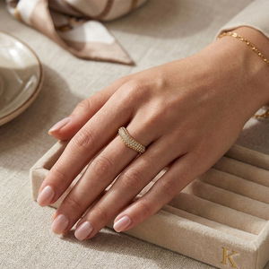 Bague en acier inoxydable plaqué or 18 carats avec zircon pavé, design incurvé, scintillante, empilable, pour femme, bijou de fête, cadeau - Product Image 5