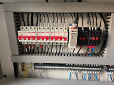 Opération intelligente 8 fonctions Bande de chant automatique Machine <span class=keywords><strong>à</strong></span> plaquer les chants <span class=keywords><strong>à</strong></span> grand moteur avec dispositif d'évitement de trou de charnière - Product Image 4