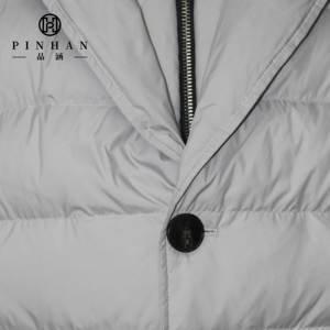 Abrigo de plumón para hombre con diseño de acolchado Horizontal de alta calidad <span class=keywords><strong>2023</strong></span> con doble cuello, doble tapeta, cremallera y bolsillos inclinados abotonados - Product Image 5