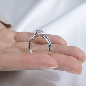 Anillo de Diamantes Messi Jewelry MSR-1754 de Oro de 18K con Dos Filas de Diamantes Redondos, Anillo de Compromiso con Diamantes Cultivados en Laboratorio - Product Image 5