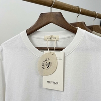 Étiquettes suspendues personnalisées écologiques et imperméables pour chaussettes, chaussures, vêtements de luxe, en papier, avec logo personnalisé, code-barres et gaufrage à chaud