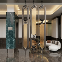 Paravent de séparation en verre en acier inoxydable 304 de luxe moderne, panneau de verre encadré, design décoratif pour hall d'hôtel