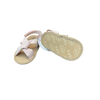 Sable fluorescent 2025 anti-rayures chaussures de plage pour bébé léger respirant Design plat motif floral pour les tenues de vacances en famille
