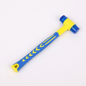 Martillo de instalación DIY con mango recubierto de plástico y agarre texturizado para uso en renovaciones residenciales y comerciales - Product Image 1