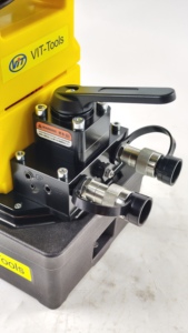 PUJ1400E 700 <b>Bar</b> Double Acting Economy Hydraulic <b>Pump</b> with 4-Way Manual - Product Image 5