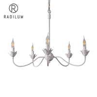 Lustre Vintage Français Crème Décoratif en Laiton Blanc, Pétale de Fleur, LED 5 Lumières, Lampe Suspendue de Luxe Style Pastoral pour Jardin