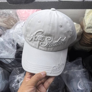 Gorra de béisbol estilo americano oscuro, resistente, con letras 3D, para hombre, visera suave, acabado lavado y desgastado, estilo hip-hop urbano. - Product Image 3