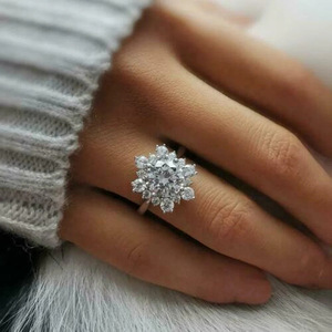 Anello a fiocco di neve per donna, design floreale semplice, anello da indossare ogni giorno - Product Image 3