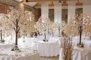 Yirong結婚式の装飾テーブルセンターピース装飾ツリーシルクフェイクフラワー屋内ホテルの家のための人工桜の木