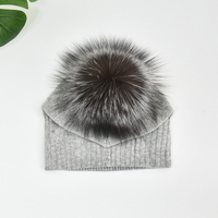 Vente en gros de bonnets d'hiver en laine tricotée avec pompon en fourrure véritable Bonnets pour femmes et filles Chapeaux chauds en laine tricotée en fourrure Casquettes d'extérieur